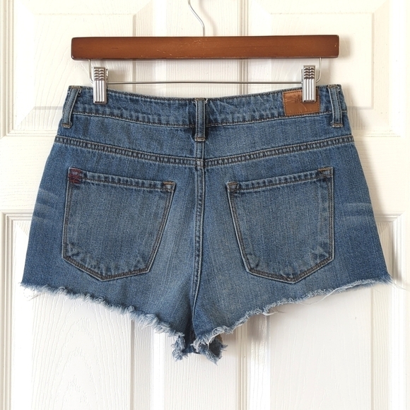 BDG Distressed Medium Wash High Rise Dree Cheeky Cut Off Denim Jean Shorts 28 - Picture 11 of 13